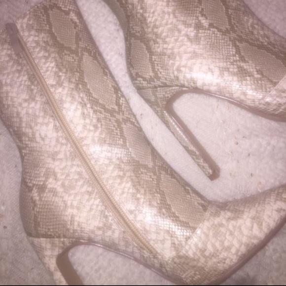 Shoedazzle - Picture 2 of 3